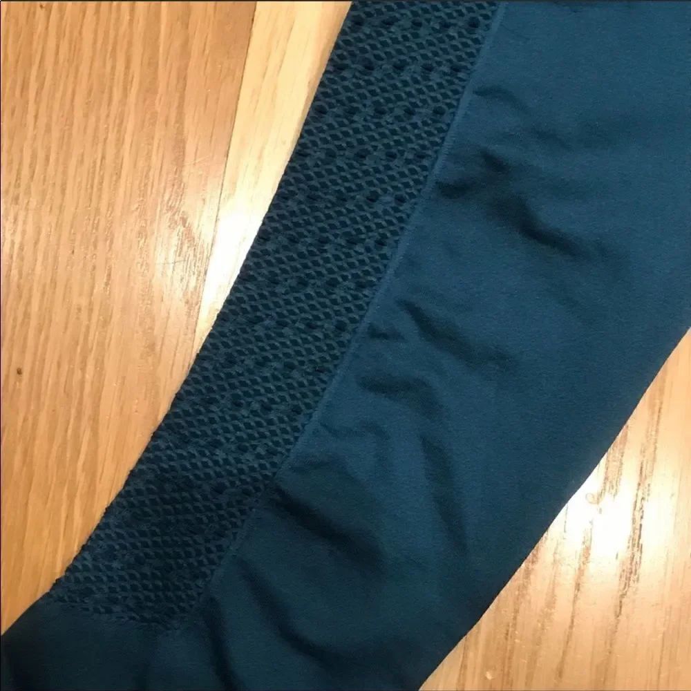 ✨HP✨Sync High-Waisted Perforated 7/8✨ - Picture 6 of 9